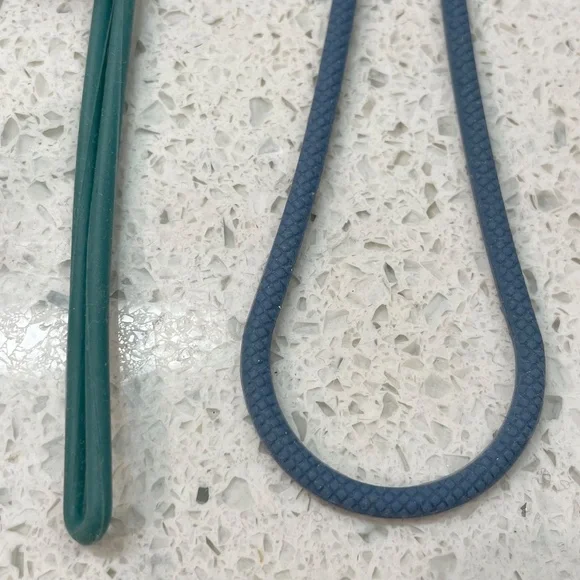 Bundle of 2 Phone & 2 Badge Clips (4 Total) - Picture 8 of 8